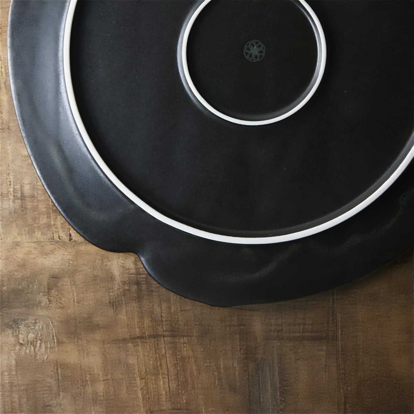 Tsudoi Iron Black Plate by Rina Ono - ZenwareCrafts